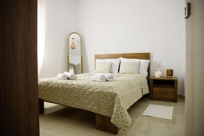 Iron/ironing board, WiFi, bed sheets - Sunset Sea View Cottage Apartment with Sea View, Wi-Fi, and Air Conditioning (Νέα Ποτίδαια)