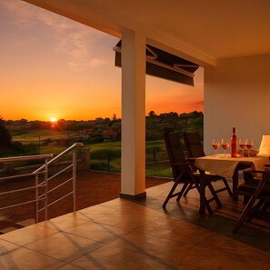 Outdoor dining - Sunset Sea View Cottage Apartment with Sea View, Wi-Fi, and Air Conditioning (Νέα Ποτίδαια)