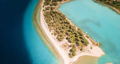 Sunset Sea View Cottage Apartment with Sea View, Wi-Fi, and Air Conditioning