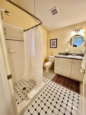 Shower, towels - The Judge's Chambers: Superior King Bed (Prescott)