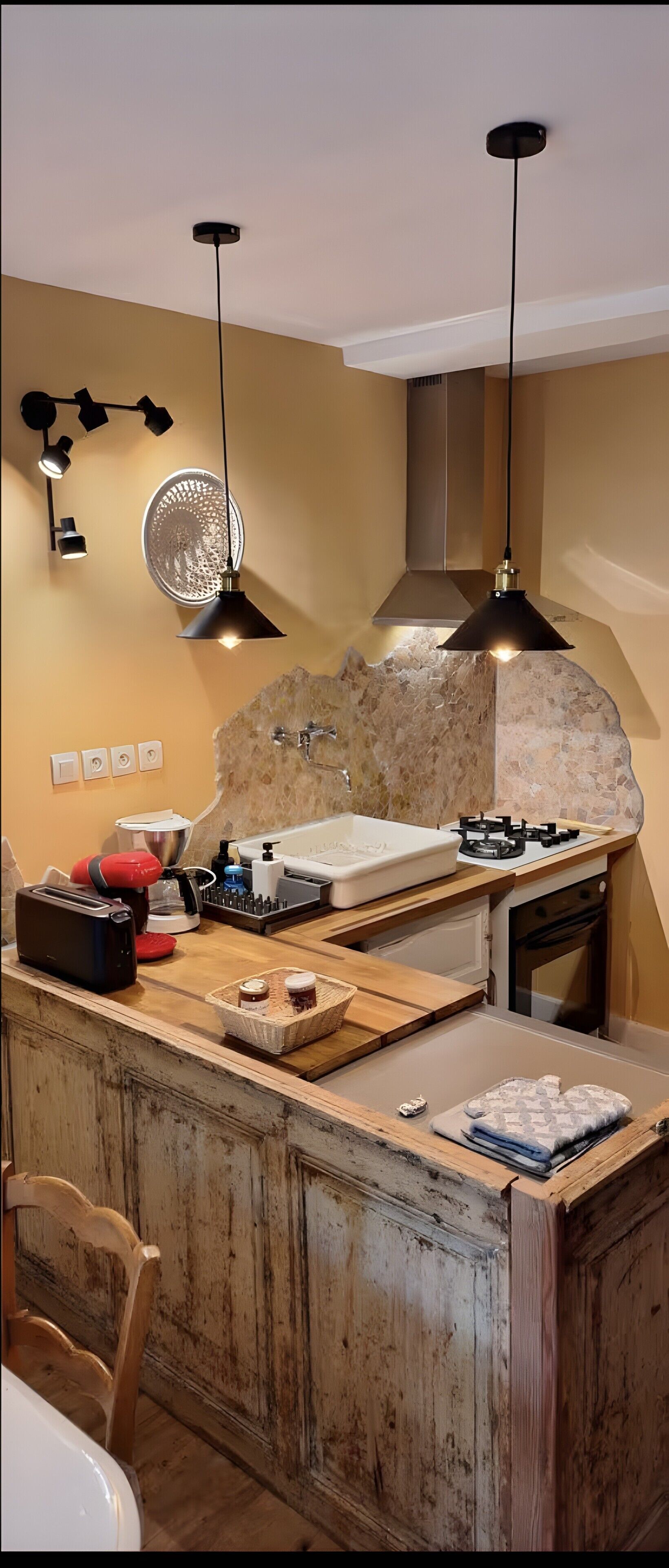 Køleskab, mikrobølgeovn, ovn, kogeplade