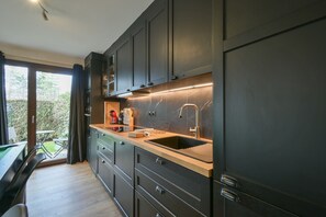 Køleskab, mikrobølgeovn, ovn, kogeplade