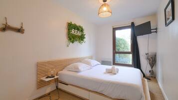 2 bedrooms, iron/ironing board, WiFi, bed sheets