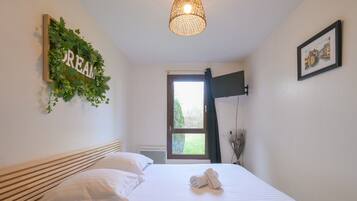 2 chambres, fer et planche à repasser, Wi-Fi, draps fournis