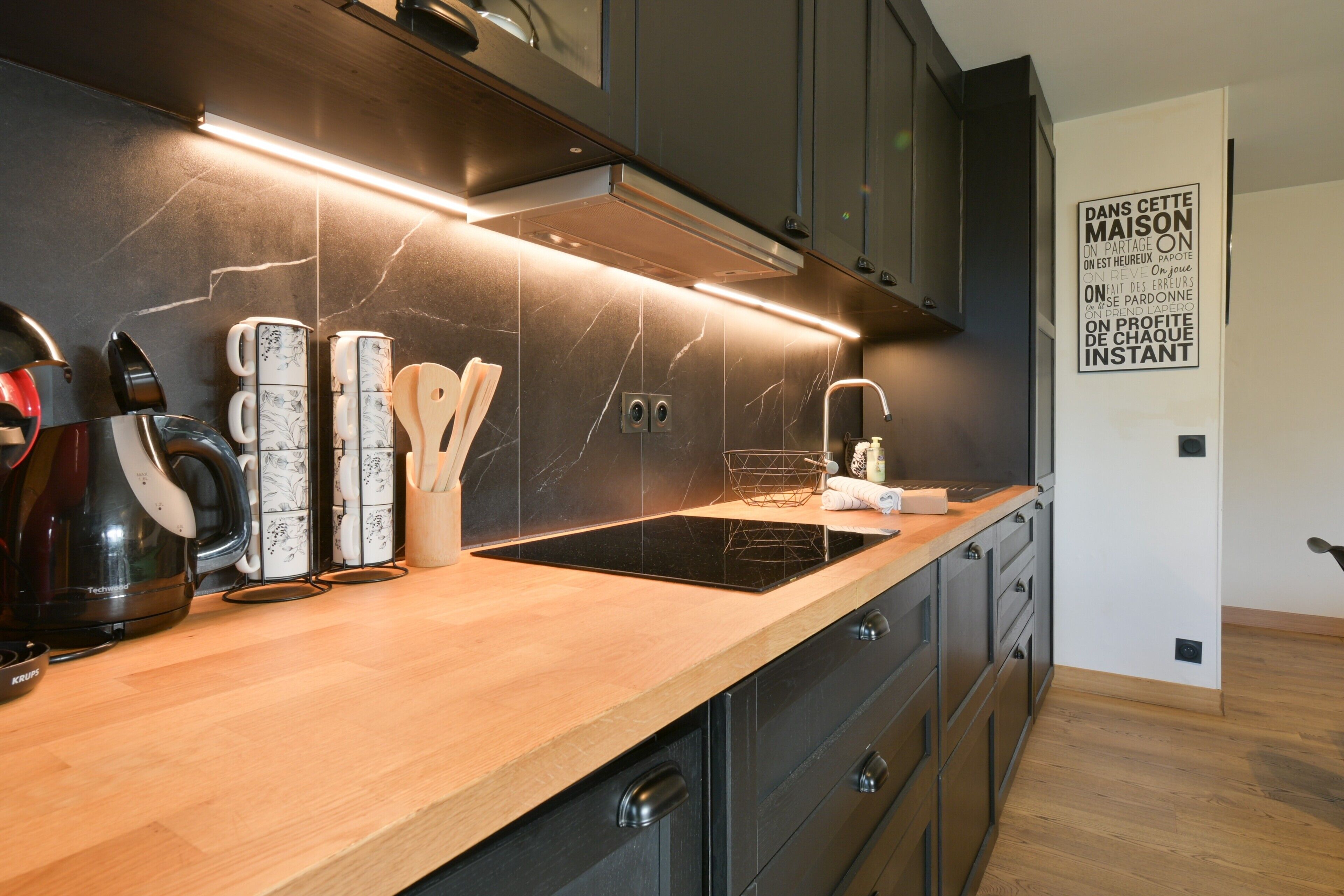 冰箱、微波炉、烤箱、炉灶