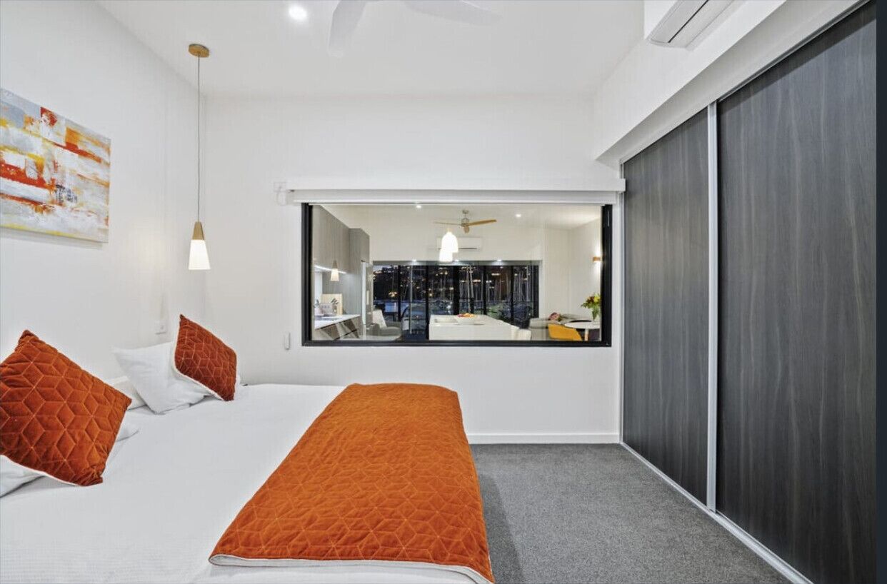 Coffres-forts dans les chambres, fer et planche à repasser