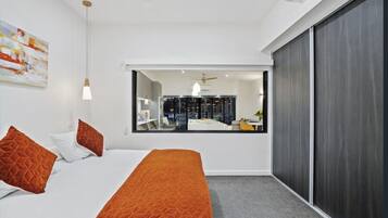 Coffres-forts dans les chambres, fer et planche à repasser