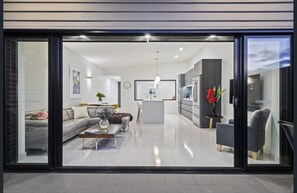 Smart TV, stereo - The Marina Penthouse Bellerive Quay (Bellerive)