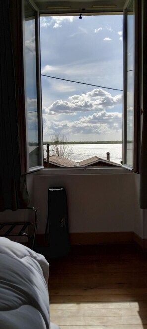 4 bedrooms, iron/ironing board, travel cot, bed sheets