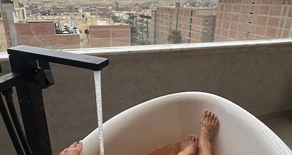 Spacious 3-bedroom apartment in gorgeous Giza Governorate with hot tub