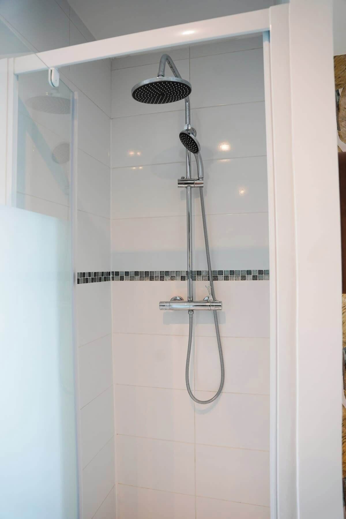 Chuveiro, secador de cabelo