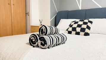 3 bedrooms, iron/ironing board, WiFi, bed sheets