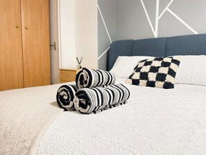 Iron/ironing board, WiFi, bed sheets