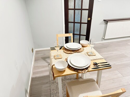 Luton Airport Accomodation - For Families, Travellers, Contractors and Workers