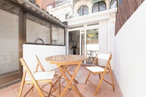 Outdoor dining - Sants centro: terraza y calma urbana (L'Hospitalet de Llobregat)