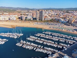 Marina - Frente al Mar: Terraza, Altura y Playa a 1 min (Palamos)