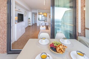 Dining - Frente al Mar: Terraza, Altura y Playa a 1 min (Palamos)