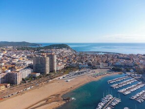 Beach nearby - Frente al Mar: Terraza, Altura y Playa a 1 min (Palamos)
