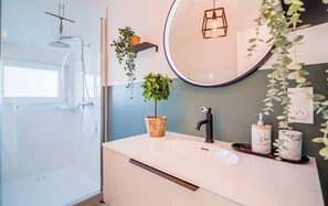 Shower, hair dryer - Maison raffinée au calme entre mer et campagne (Fouesnant)