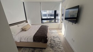 2 slaapkamers, een bureau, een strijkplank/strijkijzer, gratis wifi