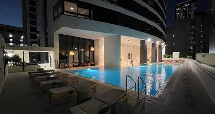 Luxury Condo in Downtown Miami 2BR 2BAT 312 RoofTop Pool.