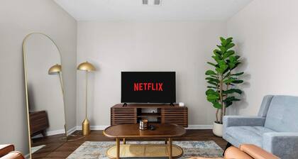 Stylishly Bright•1Br•1Bath•Contractors Welcome