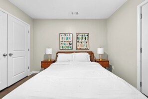 1 slaapkamer, een strijkplank/strijkijzer, wifi, beddengoed