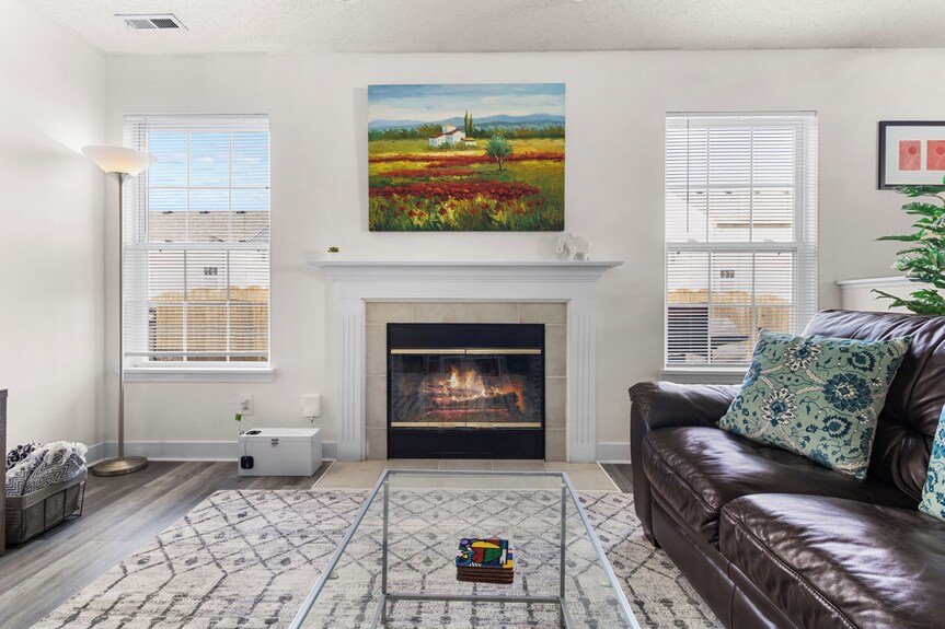 Quiet Stay W Workspace, Fast Wi-fi & Parking - Fishers, IN