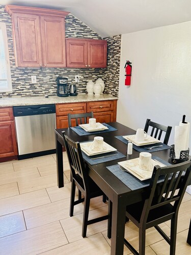 2-bedroom unit private and cozy. Conveniently located near Met Life, NYC, HUMC