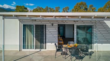 Apartment, Balcony, Beach View | Outdoor dining