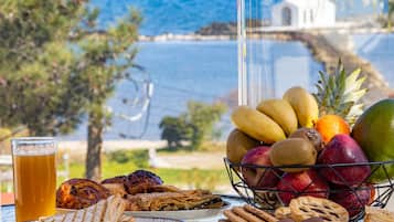 Apartment, Balcony, Beach View | Outdoor dining