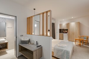 客房内保险箱、熨斗/熨板、免费 WiFi