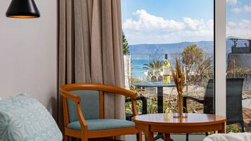 Basic Double Room | In-room safe, iron/ironing board, free WiFi