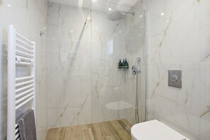 Shower, hair dryer, towels - Euphoria Country House with Jacuzzi and Barbecue (Agios Ioannis)