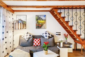 TV, fireplace - Holiday Home 'Waldhaus Zur Kleinbahn' with Mountain View, Shared Terrace and Wi-Fi (Glashütte)