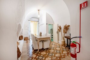Dining - Apartment 'L'ippocampo' with Wi-Fi and Air Conditioning (Polignano a Mare)