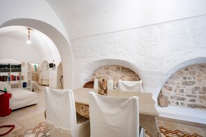 Dining - Apartment 'L'ippocampo' with Wi-Fi and Air Conditioning (Polignano a Mare)