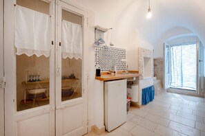 Interior - Apartment 'L'ippocampo' with Wi-Fi and Air Conditioning (Polignano a Mare)