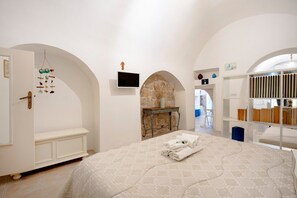 2 bedrooms, WiFi, bed sheets - Apartment 'L'ippocampo' with Wi-Fi and Air Conditioning (Polignano a Mare)