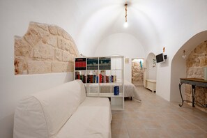 Interior - Apartment 'L'ippocampo' with Wi-Fi and Air Conditioning (Polignano a Mare)