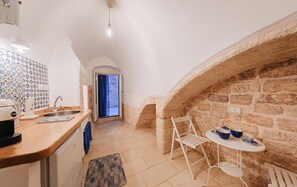 Private kitchen - Apartment 'L'ippocampo' with Wi-Fi and Air Conditioning (Polignano a Mare)