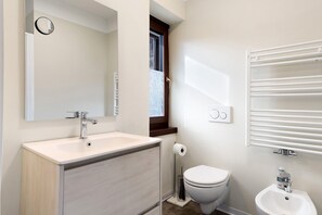 Dusch, hårtork och handdukar