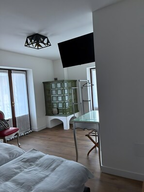 Room - Bed and Breakfast 'Pellizzano' with Balcony and Wi-Fi (Pellizzano)