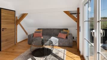 TV, tavolo da ping pong