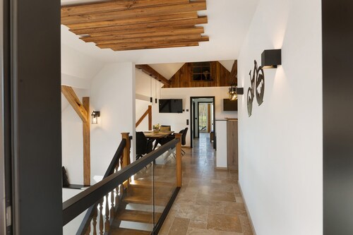 Vogtlandstadl – Vogtland Chalet mit See und Bergblick, modern & komfortabel.