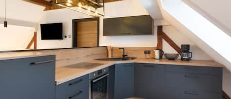 Kühlschrank, Ofen, Herdplatte, Geschirrspüler