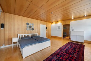 WiFi, bed sheets