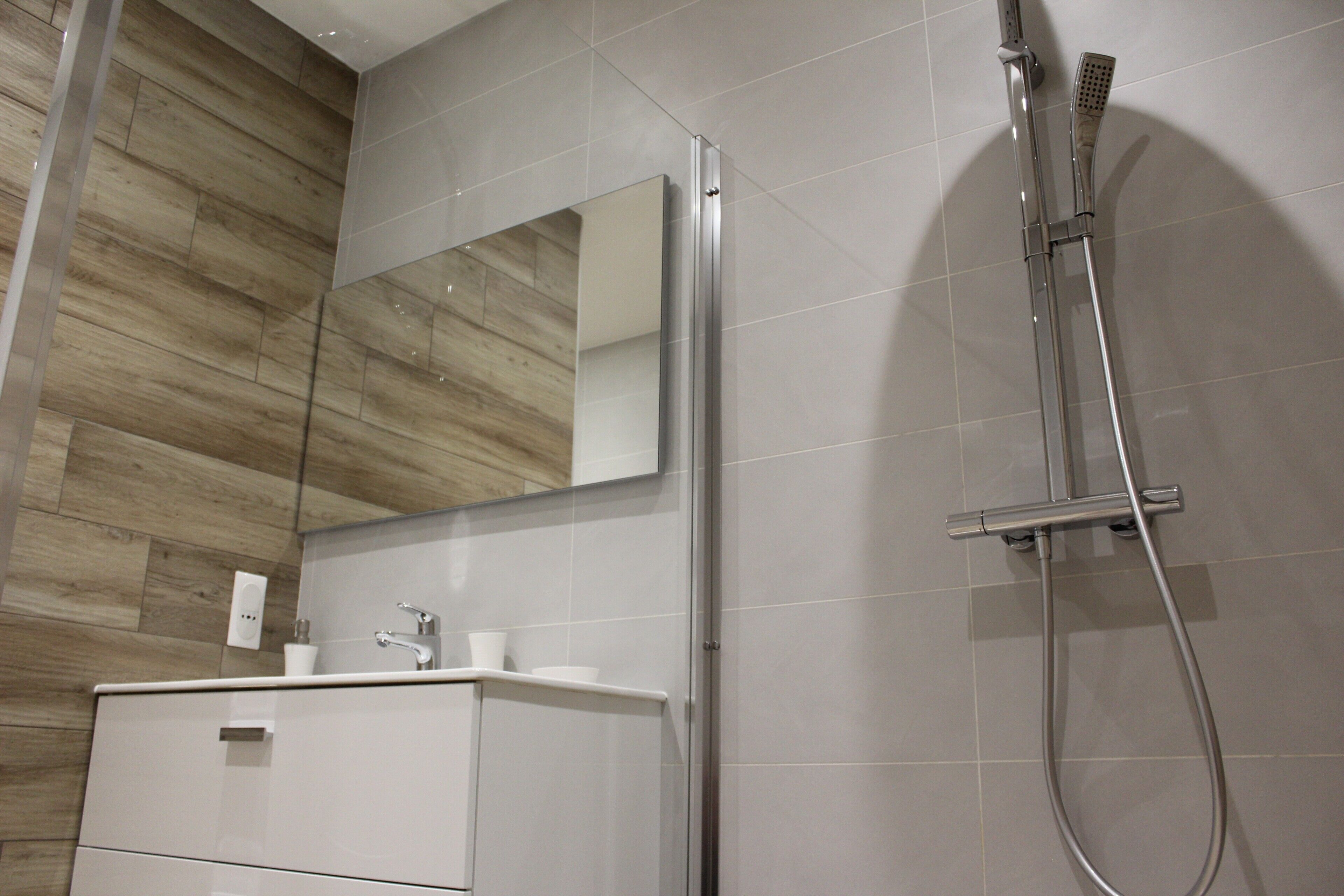 Chuveiro, secador de cabelo