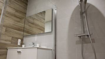 Chuveiro, secador de cabelo