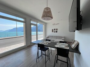 Dining - Beautiful and relaxing lake view (Castro)